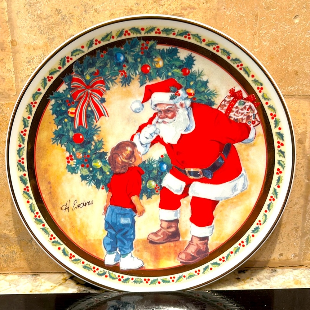 Ceramic Holiday Collector Plate. NWOT